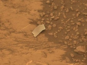 Curiosity finds an interesting 'foreign object' on the Martian surface