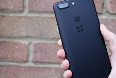 OnePlus 5 and 5T gets OxygenOS open beta update with Project Treble support